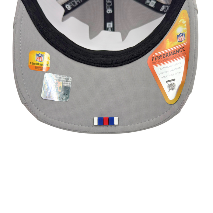 New Era 9FORTY Buffalo Bills 2025 Sideline Hot Weather Primary Logo Gray M-Crown