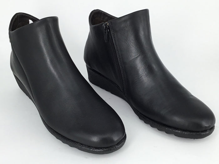 37 / Black