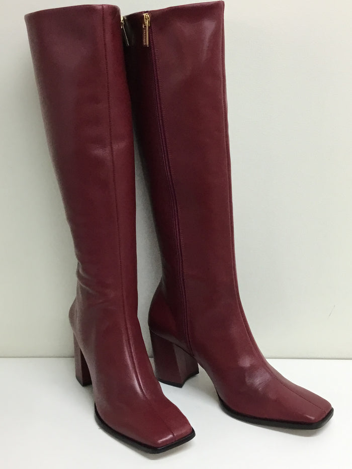 Carrano Bergen available in 2 colours