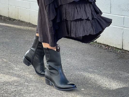 Black western style ankle boots with a burnished leather finish, zipper entry. Robust sole, pull tabs and scalloped collar, European handmade in Portugal with quality leathers, beautiful women's boots.