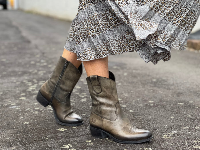 Khaki western style ankle boots with a burnished leather finish, zipper entry. Robust sole, pull tabs and scalloped collar, European handmade in Portugal with quality leathers, beautiful women's boots.
