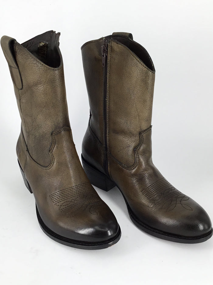 Felmini Noelle available in 2 colours