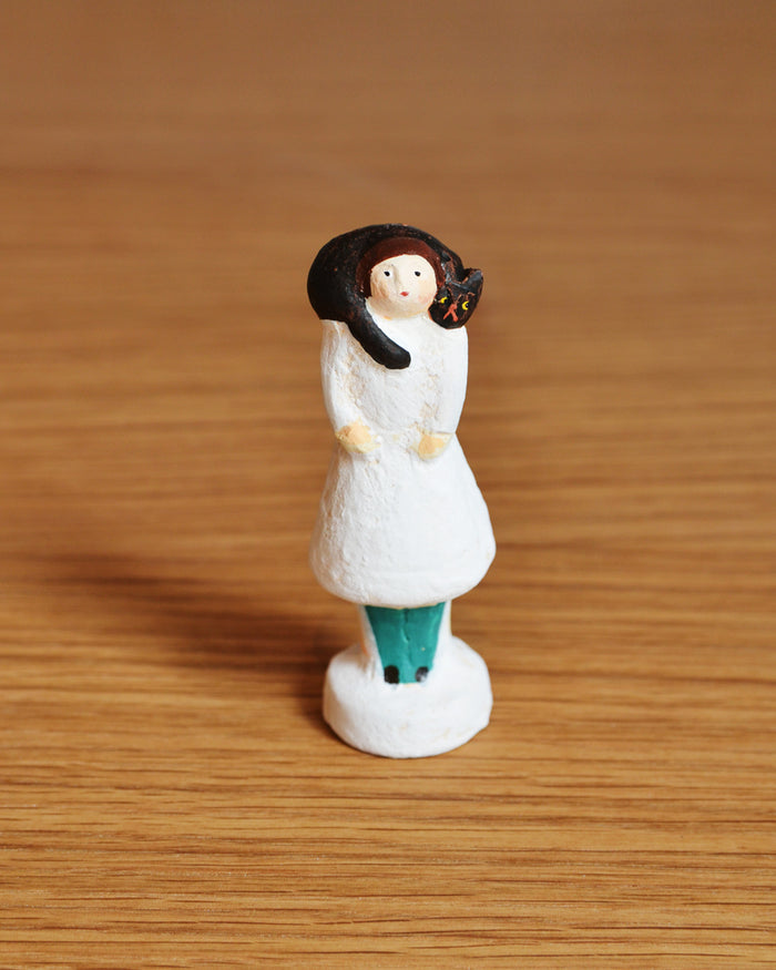 Figurine with Cat Muffler - Emerald (OUT OF STOCK)