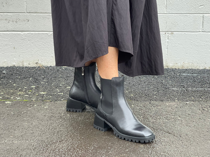 Quality, comfortable women's dress boots. Chucky sole unit elasticated gussets plus zipper. Robust ankle boots. In black.